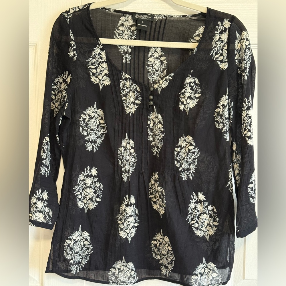 Lucky Brand - like new,Black and White Floral sheer Blouse.
S